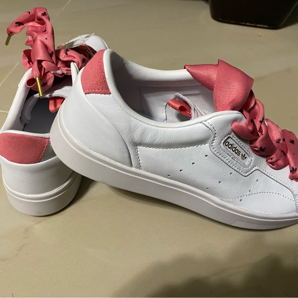Adidas Sleek W (FY6679)  Women’s Shoe Size 7.5 NWT